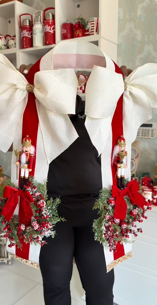 Escapulario navideño decorativo con cascanueces y guirnalda - rojo y blanco | Belvaron